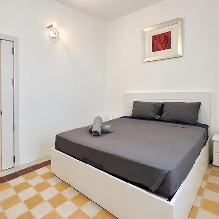 Apartment Bright 3 Bed, 3 Bath Seaside *
