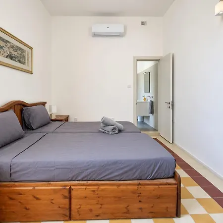 Bright 3 Bed, 3 Bath Seaside