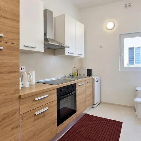 Apartment Bright 3 Bed, 3 Bath Seaside