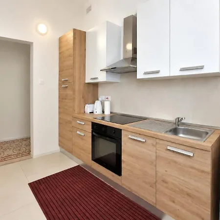 Bright 3 Bed, 3 Bath Seaside * Sliema