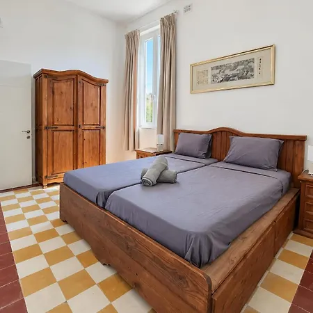 Bright 3 Bed, 3 Bath Seaside
