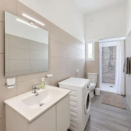 Apartment Bright 3 Bed, 3 Bath Seaside
