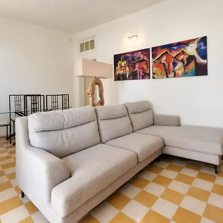 Apartment Bright 3 Bed, 3 Bath Seaside Sliema