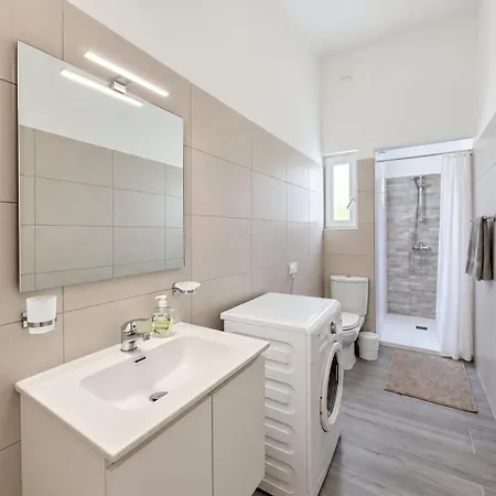 Bright 3 Bed, 3 Bath Seaside *